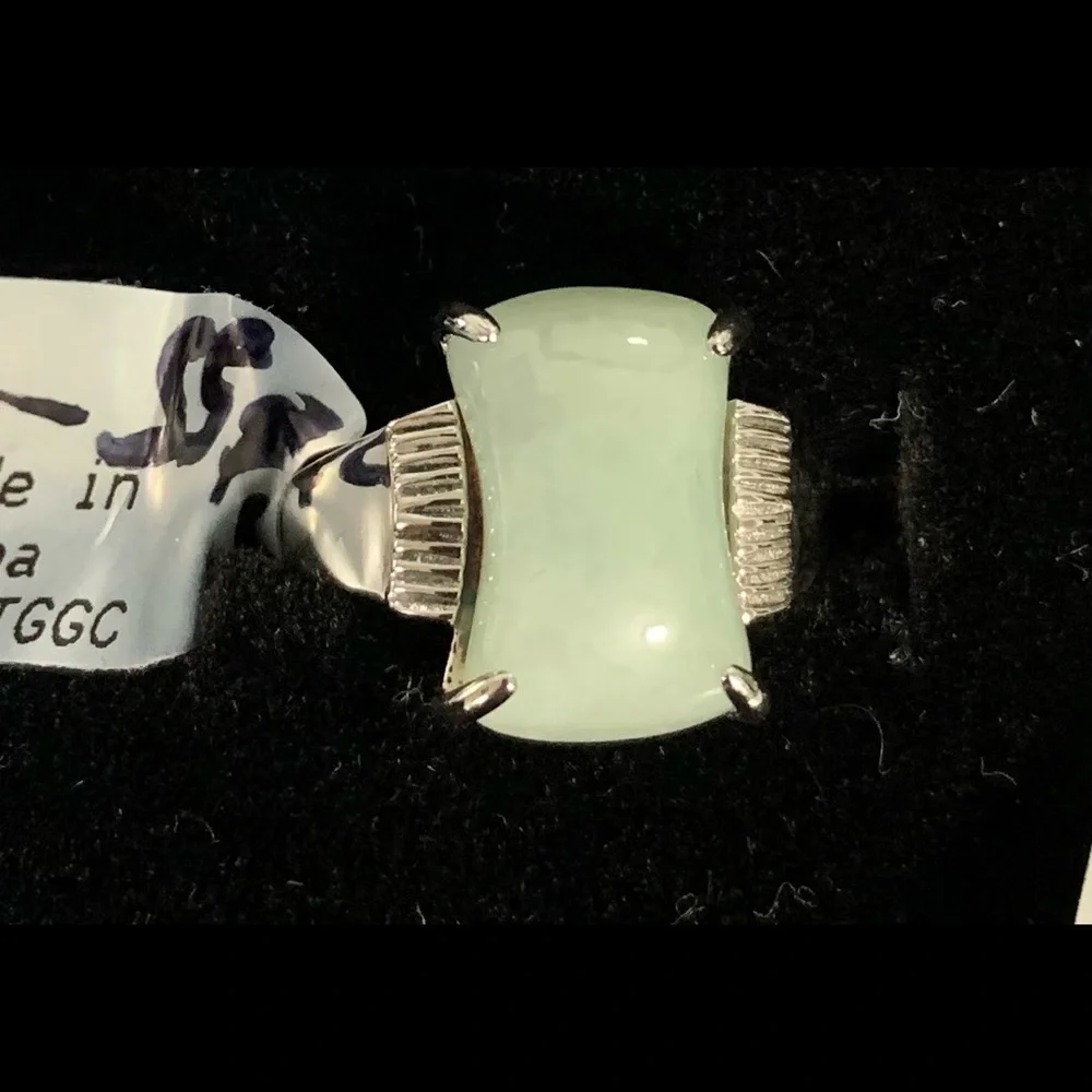 Jade Ringe - Picture 3 of 4